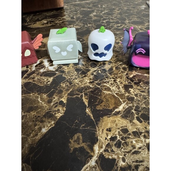 Blox Fruit Mini Figurines Lot Of 4 - Picture 3 of 12